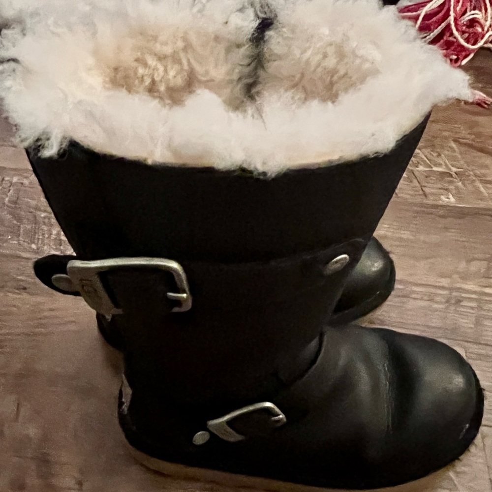 Kids leather ugg boots size 10, little girl.